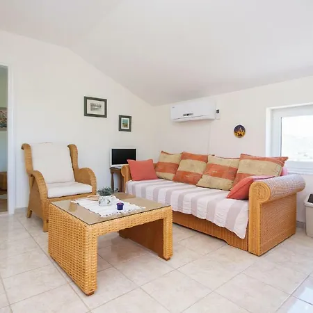 One-bedroom In Apartment Tisno